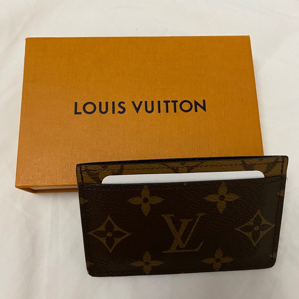 ❌SOLD❌LV Reverse Monogram Card Holder - Picture 2 of 9